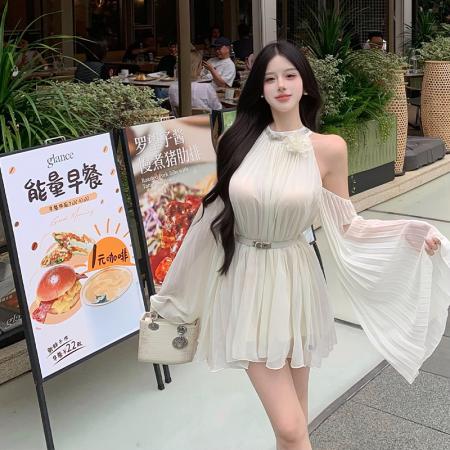 BY12404# 白月光露肩挂脖雪纺连衣裙女压褶镶钻喇叭袖宽松显瘦含腰带女神裙 服裝批發女裝批發服飾貨源