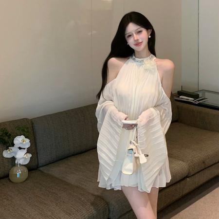 BY12404# 白月光露肩挂脖雪纺连衣裙女压褶镶钻喇叭袖宽松显瘦含腰带女神裙 服裝批發女裝批發服飾貨源