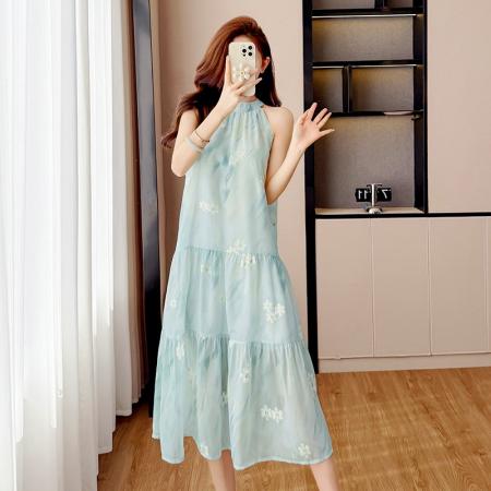 BY12458# 薄荷连衣裙温柔刺绣扎染印花挂脖短裙超仙度假拍照 服裝批發女裝批發服飾貨源