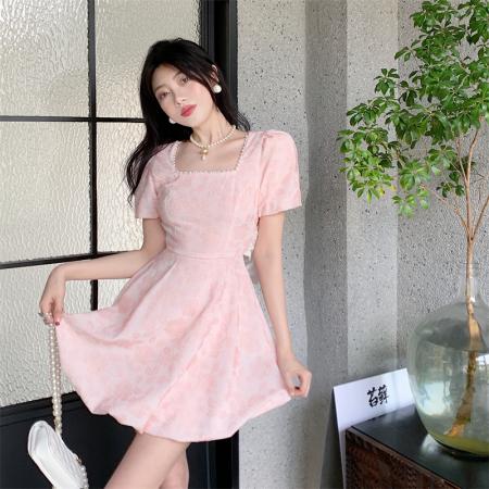 BY12489# 法式复古珍珠方领连衣裙蓬松露背系带蝴蝶结收腰气质裙子 服裝批發女裝批發服飾貨源