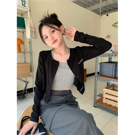 BY12514# 挂脖背心吊带+刺绣字母长袖开衫两件套 服裝批發女裝批發服飾貨源