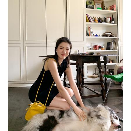 BY12524# 韩国高级感豆绿色v领冰丝针织连衣裙女夏OL小个子法式芭提雅短裙 服裝批發女裝批發服飾貨源