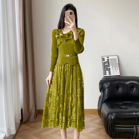 BY12613# 欧美高端褶皱拼接立体花朵斜领连衣裙女收腰蕾丝大摆优雅中长裙子 服裝批發女裝批發服飾貨源