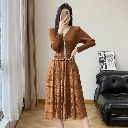 BY12614# 法式小香风V领长袖褶皱工艺连衣裙春秋收腰网纱拼接假两件百褶裙 服裝批發女裝批發服飾貨源