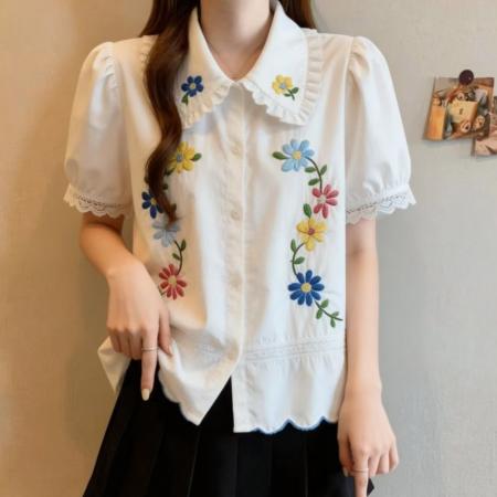 大码复古减龄娃娃领重工刺绣衬衫女夏季新款洋气百搭显瘦上衣 服裝批發女裝批發服飾貨源