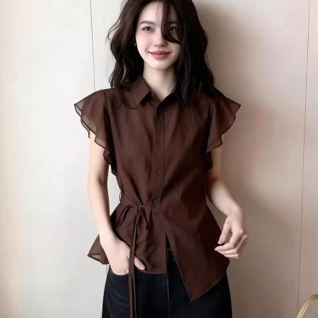 BY12684# 设计感咖色小翻领短袖衬衫女夏季新款收腰绑带荷叶边气质上衣 服裝批發女裝批發服飾貨源