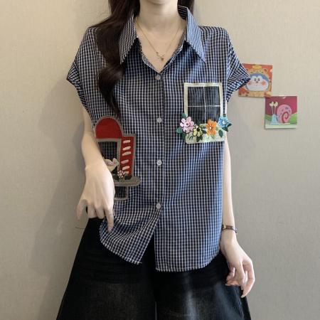 BY12709# 设计感刺绣复古polo领短袖格子衬衫女夏胖MM新款宽松遮肚显瘦衬衣 服裝批發女裝批發服飾貨源