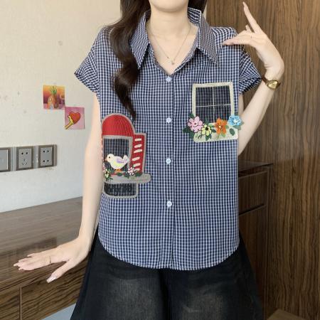 BY12709# 设计感刺绣复古polo领短袖格子衬衫女夏胖MM新款宽松遮肚显瘦衬衣 服裝批發女裝批發服飾貨源