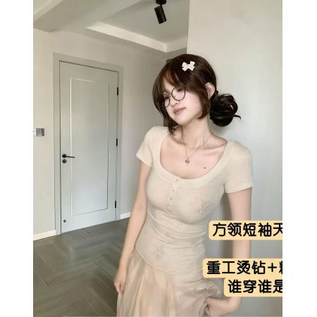 烫钻雪花亨利领短袖t恤女早春设计感方领修身显瘦内搭上衣打底衫 服裝批發女裝批發服飾貨源