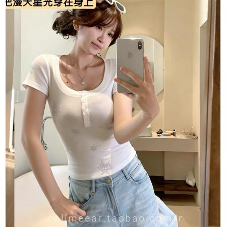 烫钻雪花亨利领短袖t恤女早春设计感方领修身显瘦内搭上衣打底衫 服裝批發女裝批發服飾貨源