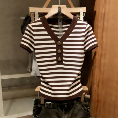 条纹V领短袖针织衫女春夏季新款小资设计感纽扣修身显瘦上衣 服裝批發女裝批發服飾貨源
