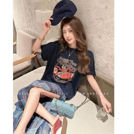 BY12799# 杨依姗美式卡通字母印花T恤＋复古格纹印花雪纺开叉半身裙套装 服裝批發女裝批發服飾貨源