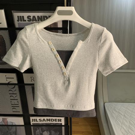 BY12889# 莫代尔面料假两件V领短款上衣 服裝批發女裝批發服飾貨源