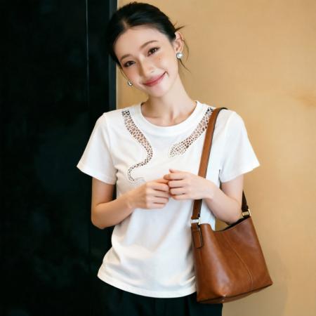 BY12915# 夏季新款白色设计感镂空灵蛇刺绣百搭短袖T恤上衣女 服裝批發女裝批發服飾貨源