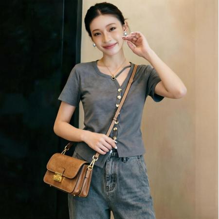 BY12917# 夏季新款柔软舒适晕染别致显瘦开叉不规则短袖T恤上衣女 服裝批發女裝批發服飾貨源