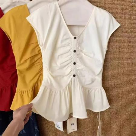 BY13003# 夏季新款设计感V领捏褶荷叶边小衫薄款飞飞袖排扣修身上衣 服裝批發女裝批發服飾貨源