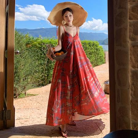 BY13088# 法式复古格纹吊带连衣裙设计感小众不规则下摆辣妹长裙夏 服裝批發女裝批發服飾貨源