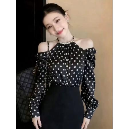 BY13110# 露肩衬衣独特漂亮黑色波点小衫女装夏季洋气高贵一字肩衬衫上衣服 服裝批發女裝批發服飾貨源