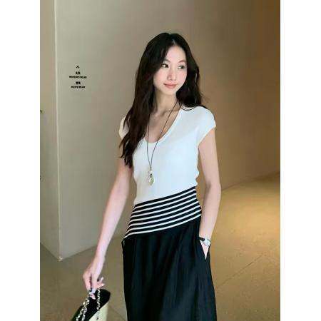 BY13115# 法式v领短袖针织衫女夏季新款黑白撞色不规则小飞袖条纹上衣 服裝批發女裝批發服飾貨源