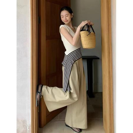 BY13115# 法式v领短袖针织衫女夏季新款黑白撞色不规则小飞袖条纹上衣 服裝批發女裝批發服飾貨源