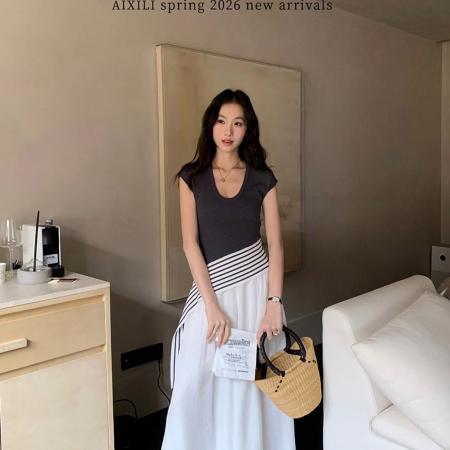 BY13115# 法式v领短袖针织衫女夏季新款黑白撞色不规则小飞袖条纹上衣 服裝批發女裝批發服飾貨源