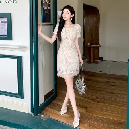 BY13152# 名媛风蕾丝拼接方领小香风流苏纽扣气质连衣裙 服裝批發女裝批發服飾貨源