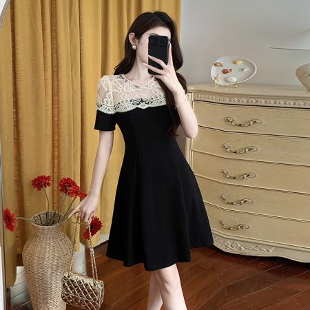 BY13153# 蕾丝拼接修身法式气质名媛风小黑裙洋气遮肚显瘦连衣裙 服裝批發女裝批發服飾貨源