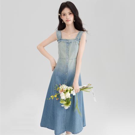 BY13369# 渐变色复古牛仔背心吊带连衣裙女夏气质收腰毛边大摆A字长裙 服裝批發女裝批發服飾貨源