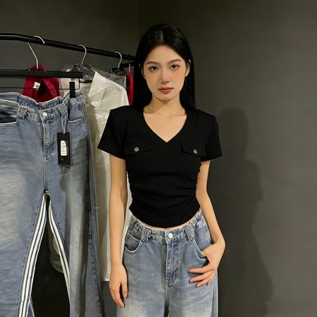 BY13380# 夏韩版设计感辣妹短款显瘦百搭带垫肩短袖V领T恤上衣女 服裝批發女裝批發服飾貨源