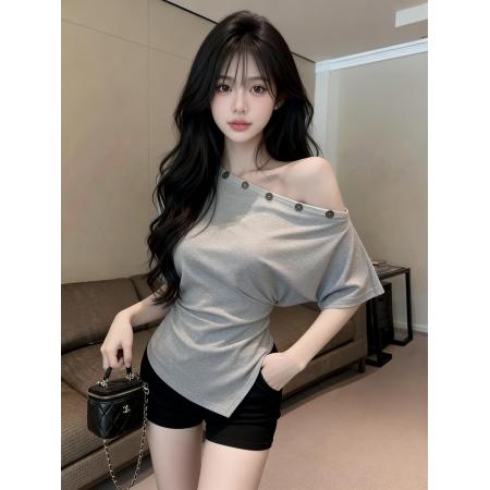 BY13469# 新款设计感收腰气质钉扣斜肩不规则短袖打底衫上衣女 服裝批發女裝批發服飾貨源