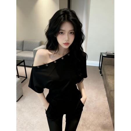 BY13469# 新款设计感收腰气质钉扣斜肩不规则短袖打底衫上衣女 服裝批發女裝批發服飾貨源