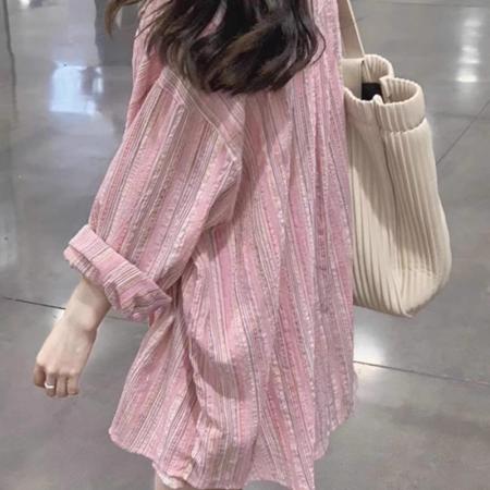 新款早春装外搭开衫慵懒宽松上衣防晒衬衣粉色条纹衬衫外套女  服裝批發女裝批發服飾貨源