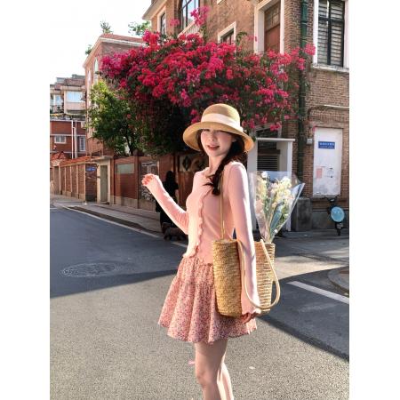 温柔度假风木耳边修身上衣+A字碎花半身裙两件套装  服裝批發女裝批發服飾貨源