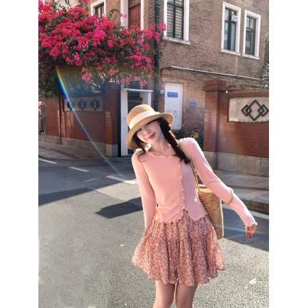 温柔度假风木耳边修身上衣+A字碎花半身裙两件套装  服裝批發女裝批發服飾貨源