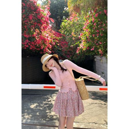 温柔度假风木耳边修身上衣+A字碎花半身裙两件套装  服裝批發女裝批發服飾貨源