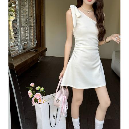 辣妹别致纯欲风斜肩系带不规则夏季设计感小众修身连衣裙  服裝批發女裝批發服飾貨源