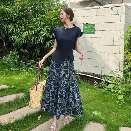 不规则下摆T恤木耳边后镂空系带上衣碎花大摆半身裙套装  服裝批發女裝批發服飾貨源