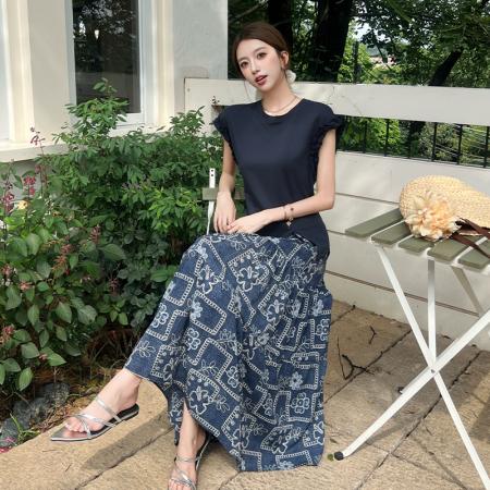 不规则下摆T恤木耳边后镂空系带上衣碎花大摆半身裙套装  服裝批發女裝批發服飾貨源