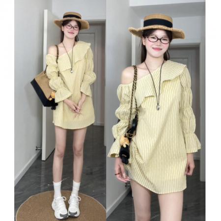 BY13724# 新款黄色荷叶边斜肩条纹连衣裙子女早春季小个子气质露肩短裙  服裝批發女裝批發服飾貨源