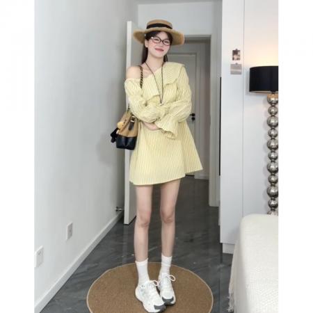 BY13724# 新款黄色荷叶边斜肩条纹连衣裙子女早春季小个子气质露肩短裙  服裝批發女裝批發服飾貨源