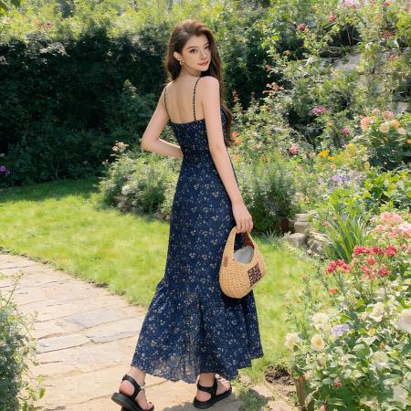 BY13778# 夏季法式复古藏蓝色碎花吊带连衣裙女夏收腰显瘦海边度假长裙  服裝批發女裝批發服飾貨源