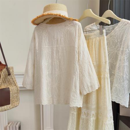 BY13802# 大码女装法式蕾丝镂空刺绣V领百搭衬衫夏季新款显瘦防晒上衣  服裝批發女裝批發服飾貨源