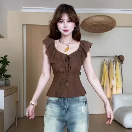 BY13817# 法式小资小飞袖上衣女夏季超好看无袖小衫一字肩蕾丝拼接咖色衬衫  服裝批發女裝批發服飾貨源