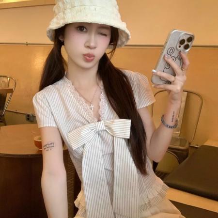 BY13821# 法式蝴蝶结蕾丝花边条纹衬衫女夏季新款高级感显瘦短袖上衣  服裝批發女裝批發服飾貨源