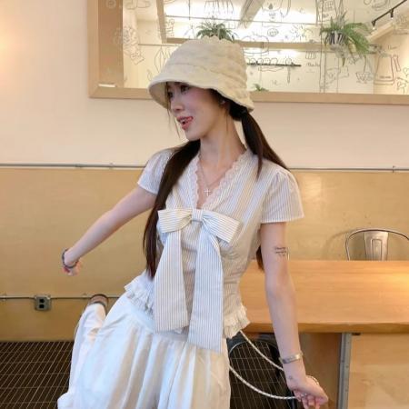 BY13821# 法式蝴蝶结蕾丝花边条纹衬衫女夏季新款高级感显瘦短袖上衣  服裝批發女裝批發服飾貨源