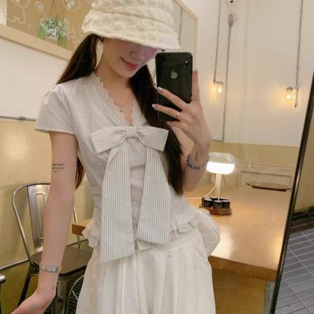 BY13821# 法式蝴蝶结蕾丝花边条纹衬衫女夏季新款高级感显瘦短袖上衣  服裝批發女裝批發服飾貨源