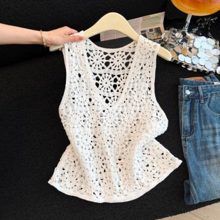 BY13854# 韩版百搭钩花镂空背心长袖打底衫两件套女叠穿针织套装女  服裝批發女裝批發服飾貨源