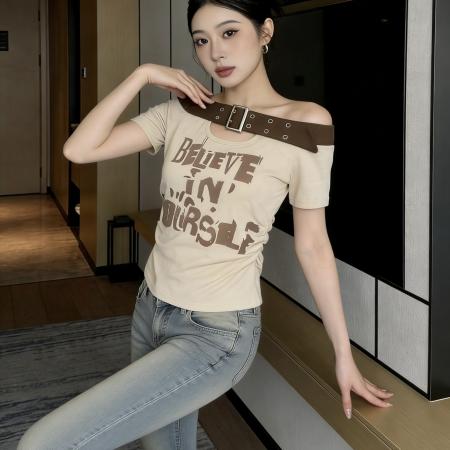 BY13863# 美式复古纯欲辣妹字母印花斜肩短袖T恤女春夏新款独特气质ins上衣  服裝批發女裝批發服飾貨源
