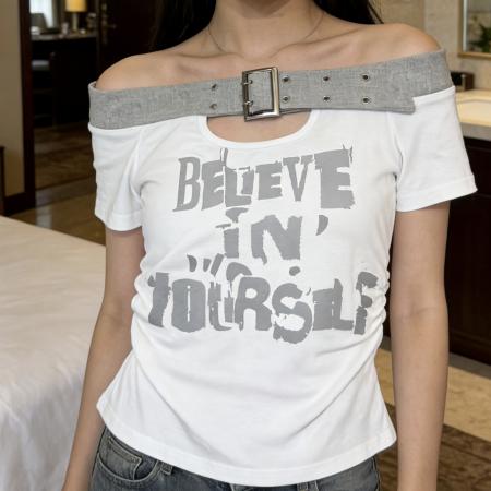 BY13863# 美式复古纯欲辣妹字母印花斜肩短袖T恤女春夏新款独特气质ins上衣  服裝批發女裝批發服飾貨源