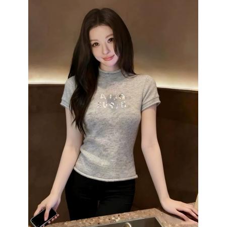 BY13870# 灰色半高领短袖针织衫女亮片字母设计感修身显瘦温柔风百搭上衣  服裝批發女裝批發服飾貨源